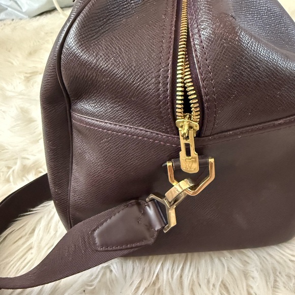Authentic Louis Vuitton Vintage Taiga Kendall - Burgundy - Picture 11 of 16